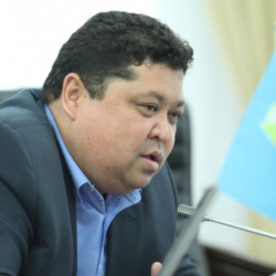 Тынчтык Шайназаров: «Министрлердин талабы боюнча жергиликтүү бийликтин өкүлдөрү ЗАГСтардан ижарага автомашина жалдоого аргасыз болууда»