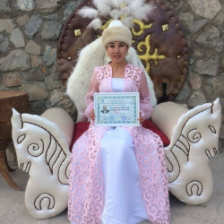 "Арык короз экенсиң"- деп жигиттердин намысына тийген Изат Айдаркулова турмушка чыкты