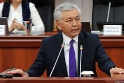 Иса Өмүркулов премьерликти доолайбы?