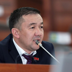 Жыргалбек Турускулов: Сапар Исаков элди алдап өзүм билемдикке барган