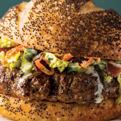 Курсагыңыз ачтыбы, анда “адам эти” даамданган бургерден жеп көрүңүз