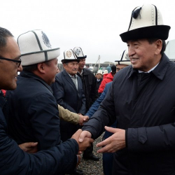 Президент Талас облусунда буурчакты кайра иштетүүчү заводду ишке киргизүү салтанатына катышты