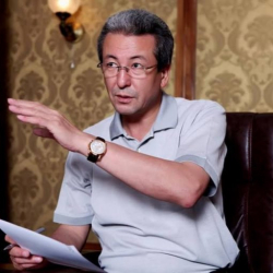 Адахан Мадумаров: "Президент кол тийбестикти алууга кызыкдар эмес"