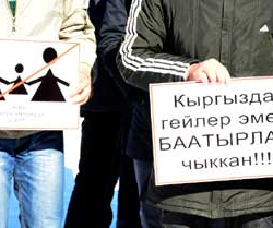 ВИДЕО: Кыргыз жигиттер Лола, Сауле болуп жатышат