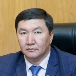 Бактыбек Райымкулов, депутат: Бабанов менен футбол ойноп таанышкам
