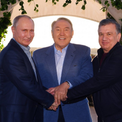 СҮРӨТ - Мирзиёев, Путин жана Назарбаев бейрасмий жолукту
