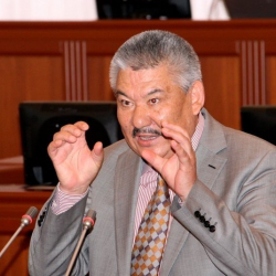 Бекназаров баягы “оорусун” карматты