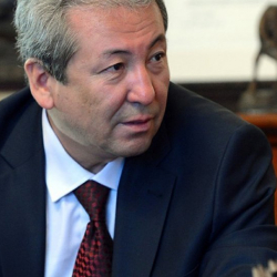 Кимдин жүрөгүндө жолборстун бир тал кылы бар?