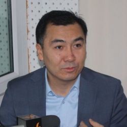 Равшан Жээнбеков: Президент да, премьер-министр да "Кумтөр" менен конфликке баргандан качат