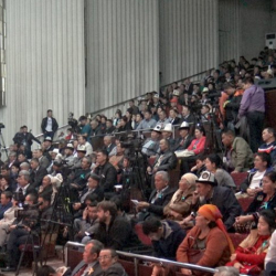 Курултайдагы кызыкчылыктар “лөктөр” үчүнбү?