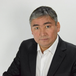 Алмазбек Каримов, 8-каналдын жетекчиси: “Шадиевдин  жагдайы саясат ушактын деңгээлинде жүрүп жатканын далилдеди”