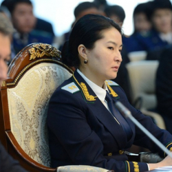 Индира Жолдубаеванын 350 миң сомго бааланган зер буюмдары ачыкталды