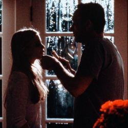 Эки ишкер 13 жаштагы кызды зордуктоого айыпталууда