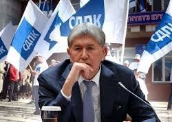 Атамбаев ай талаада жалгыз калабы?