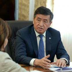 Президент Сооронбай Жээнбеков интернат тибиндеги балдар мекемелеринин системасын реформалоо боюнча жумушчу топтун сунуштары менен таанышты