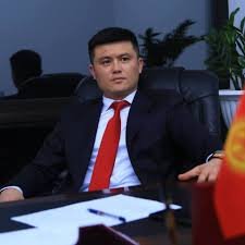 Саясат таануучу сөрөйдүн сасык иши