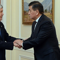 Азимбек Бекназаров: “Атамбаев ууланганда Жээнбеков сактап калган”