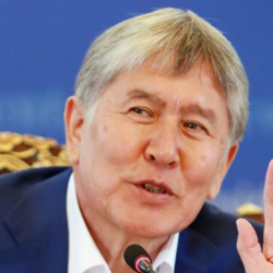 Атамбаев саясатчылардын өздөрүнө эле эмес, аталарынын да жүрөгүнө канжар сайды 