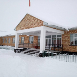 Мектептеги кытайча жазылган көрнөк алынды