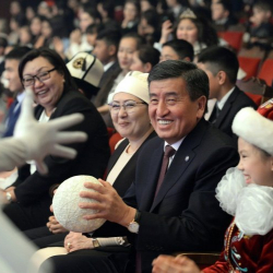 ВИДЕО: Сооронбай Жээнбековдун бир жылдык ишинен айрым учурлар