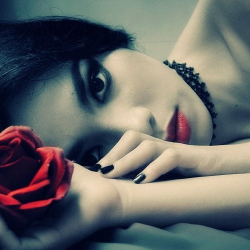 Биздин үйдө кыздар бактылуу болууга укугу жок... Баарына атам күнөөлүү