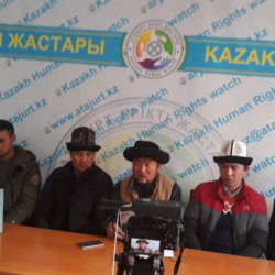 Кытайда жакындары камалган кыргыз-казак жарандары Алматыда жыйынга чогулду