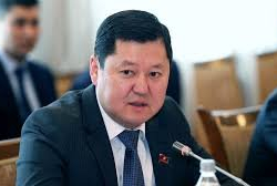 Алмаз Кененбаев курултайдын катышуучуларына президенттин ысык саламын жеткирди