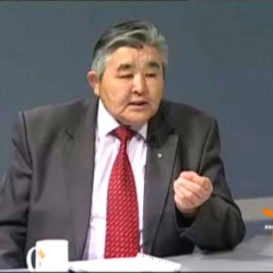 Мурат Жетимишбаев: “Кумтөр элге өтсүн”,- деп кыйкырып чыккан жаштардын оозуна кум тыгып, сабап каматып...”