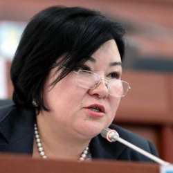 Рада Туманбаева түбөлүк оттун жанында ...