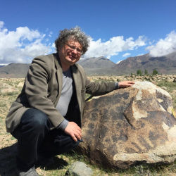 “Балиттехнолог” Алексей Василевецкий Атамбаевге коёндун сүрөтүн  тартты