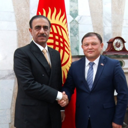 Дастанбек Жумабеков Катардын Кыргызстандагы элчиси Абдулла Бин Ахмед Аль-Сулайтини кабыл алды