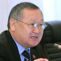 Каныбек Осмоналиев: “Курултайдын максаты жакшы болгону менен, акыйкаттыктан эчак эле тайып, элге жек көрүндү болгондорду дагы бир жолу өрөпкүтүп жиберишти”