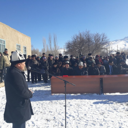 Дастанбек Жумабеков Кочкор районунда курула турган Үй-бүлөлүк дарыгерлер тобунун имаратынын пайдубалына капсула салды