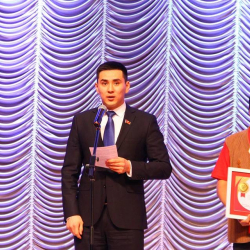  Жаныбек Абиров: Бүгүнкү күн — эӊ күчтүү жана пейли таза адамдардын күнү!