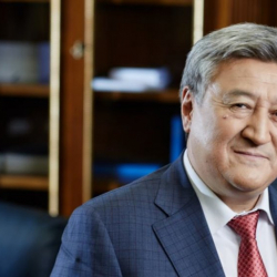 Бажынын мурунку төрагасы Адамкул Жунусов Бакудагы аэропорттон кармалды