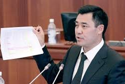 Садыр Жапаров: "Принциби жок саясатчылар 28 жылдан бери бир эле Атамбаевди эмес, баардык президенттерди аңга түртүп келишкен"