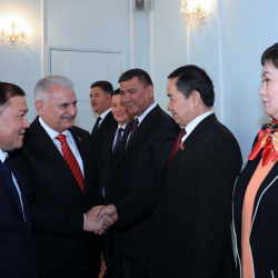 Дастанбек Жумабеков менен Түркия Улуу Улуттук Жыйынынын Төрагасы Бинали Йылдырым кеңири курамда жолугушту