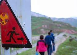 Майлуу-Суу - Сары-Бээ автоунаа жолунда таш кулап түшүү коркунуч жогору