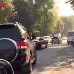 Исхак Масалиев өкмөт башчынын кортежин сынга алды