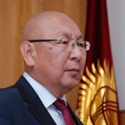 Эмилбек Каптагаев, коомдук ишмер: "Атамбаев Жээнбековду кай бир маселелер боюнча "ийге келтирүү аракети" болуп жаткандай"