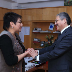 А. Кодуранова Өзбекстан Олий Мажлисинин Сенатынын тармактык комитетинин төрагасы А.Курманов менен жолугушту