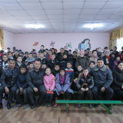 ГУВД Чуйской области поздравили с Новым годом ребят из детского дома-интерната