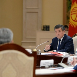 СҮРӨТ: Сооронбай Жээнбеков Коопсуздук кеңешинин кезектеги жыйынын өткөрдү