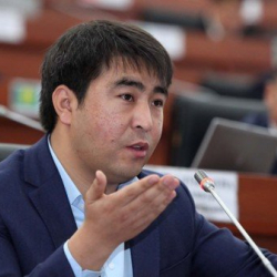 Жанар Акаев: "Бөлүнгөндү качан токтотобуз?"