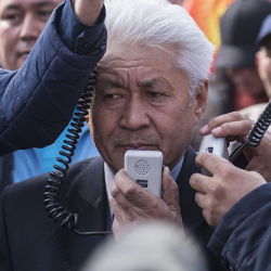 Экс-акыйкатчы Турсунбек Акун бай манаптын тукумунан болгонбу?