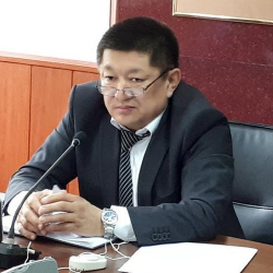 Министр Космосбек Чолпонбаев ак халатчандарга каршы...