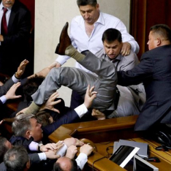 Эки жаат болуп мушташкан чоңдор