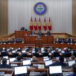 Эл өкүлдөрү эмес, эл өкүнгөн депутаттар