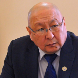 Эмилбек Каптагаев: “Президент кайрылуулардын негизинде Текебаев менен Чотоновду камактан бошотуп койсо туура болмок”