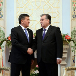 КР Президенти Сооронбай Жээнбеков Эмомали Рахмон менен сүйлөштү